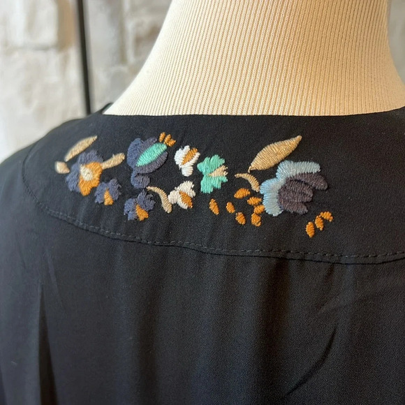 Forever 21 | Floral Embroidered Kimono - Picture 6 of 8